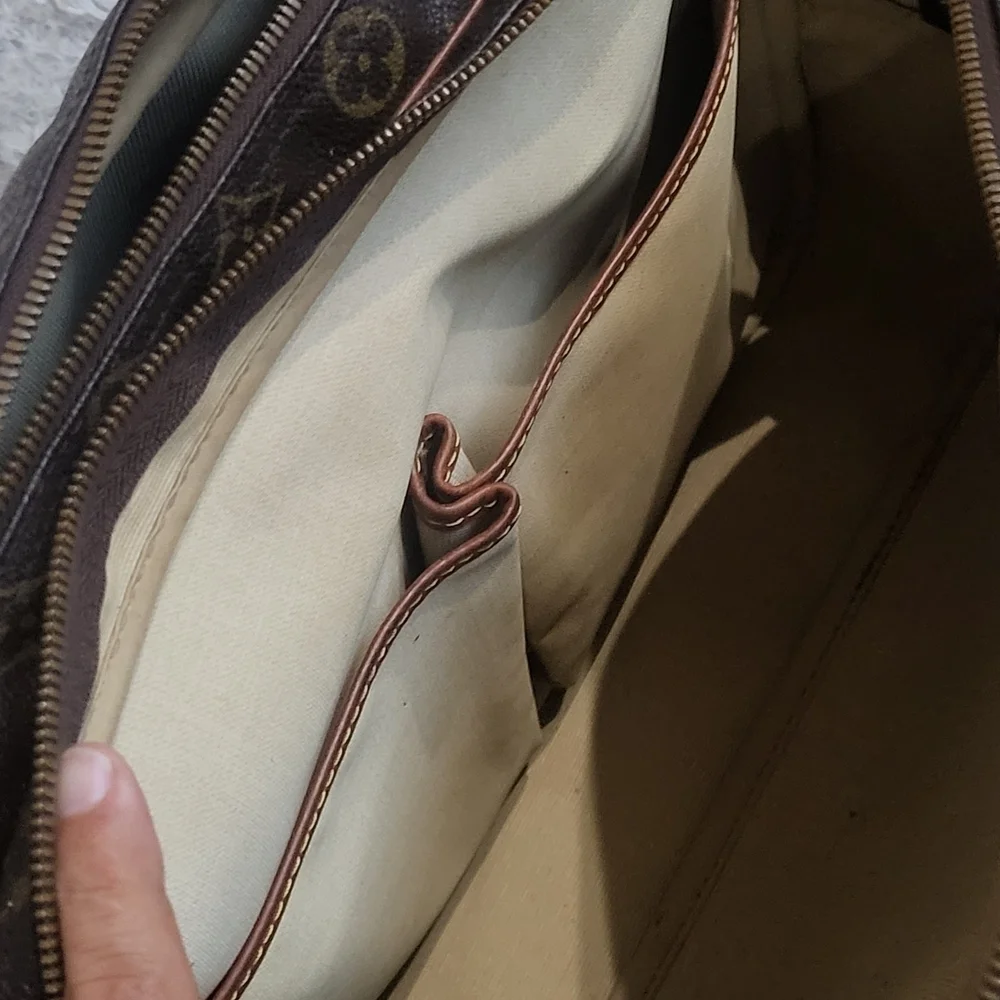 Louis Vuitton beautiful exelent